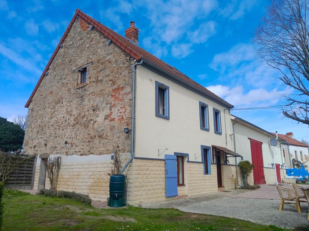 Maison 10 pièces 393 m² · à Marcillat en Combraille · 393 m² · 172 000 €