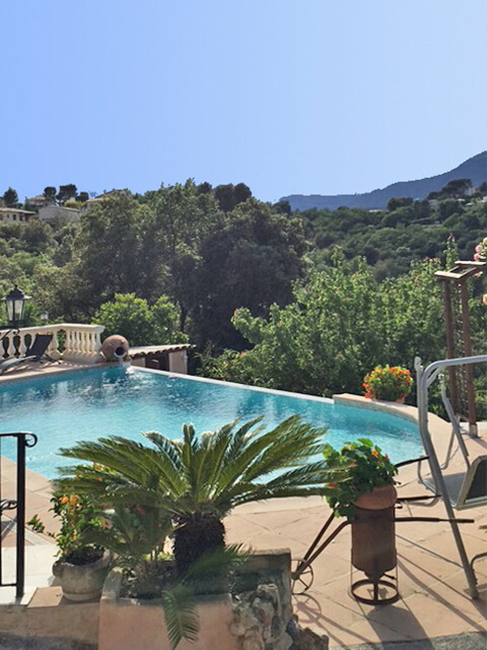 Vente Maison Villa familiale au calme avec piscine à débordement et fort potentiel Saint-paul-de-vence