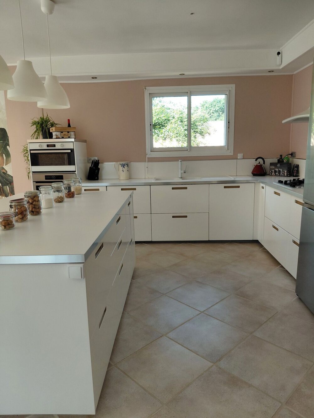 VILLA PLAIN PIED 130 M² (loi carrez hab.) sur 500 m² env. de terrain