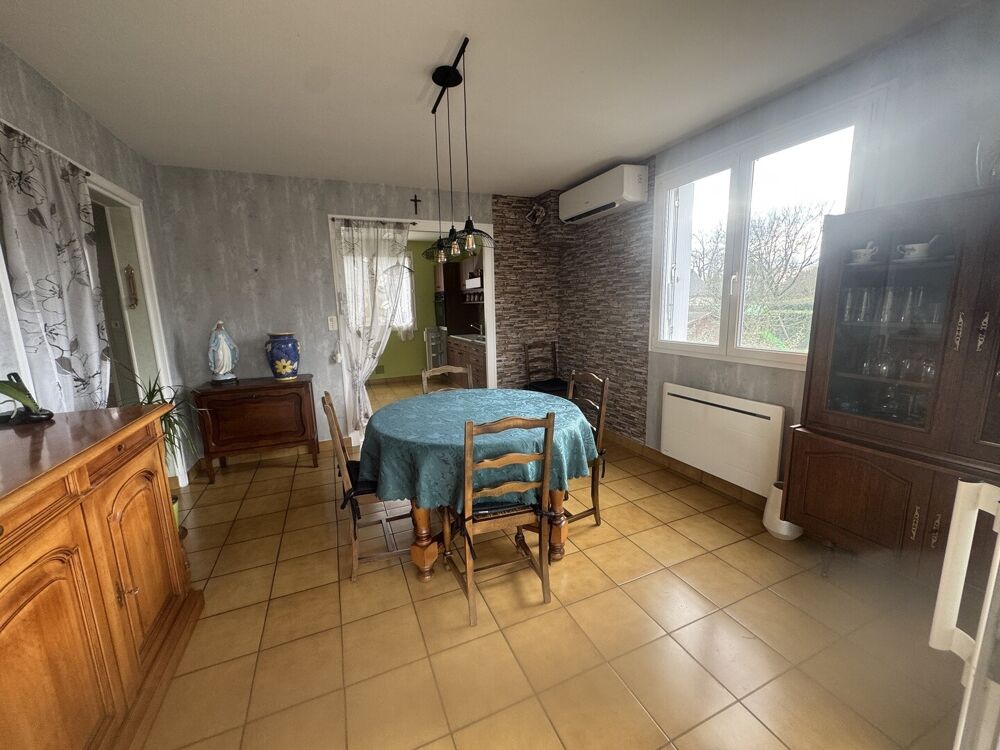 Maison d'environ 140 m² sur environ 1431 m² de terrain