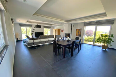   Maison de plain pied de 165m� r�nov�e Maison - 6 pi�ce(s) - 165 m�