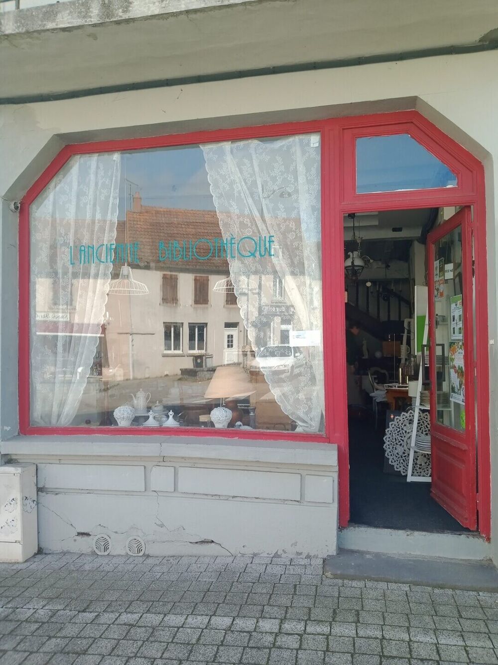 Vente Maison Joli magasin avec habitation au dessus Marcillat en combraille