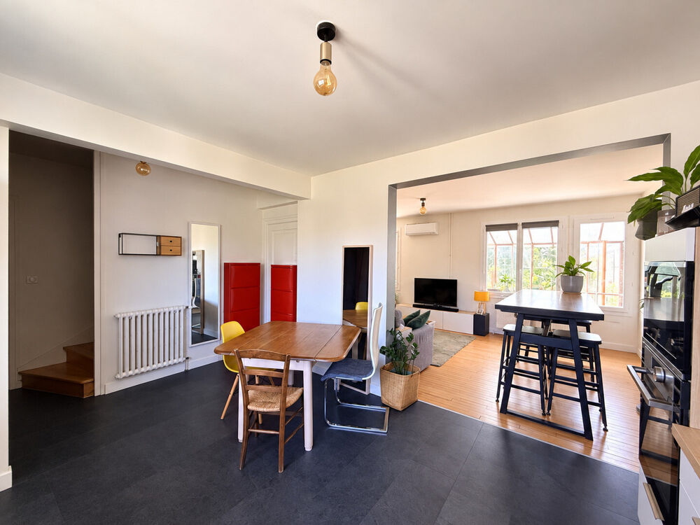 Maison rénovée avec jardin, 3 chambres, vue Puy de Dôme + garage