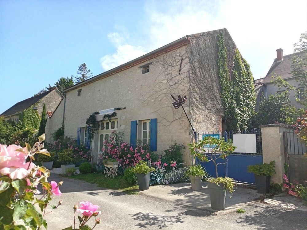 Vente Maison Maison et boutique au centre d'un des plus beaux villages de France Charroux