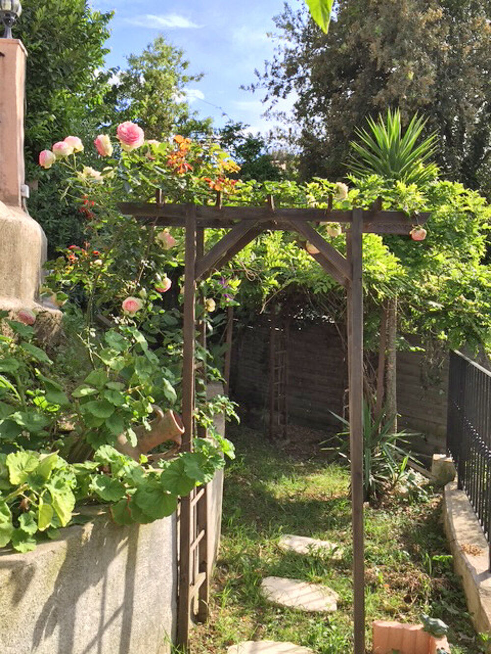 Vente Maison Villa familiale au calme avec piscine à débordement et fort potentiel Saint-paul-de-vence