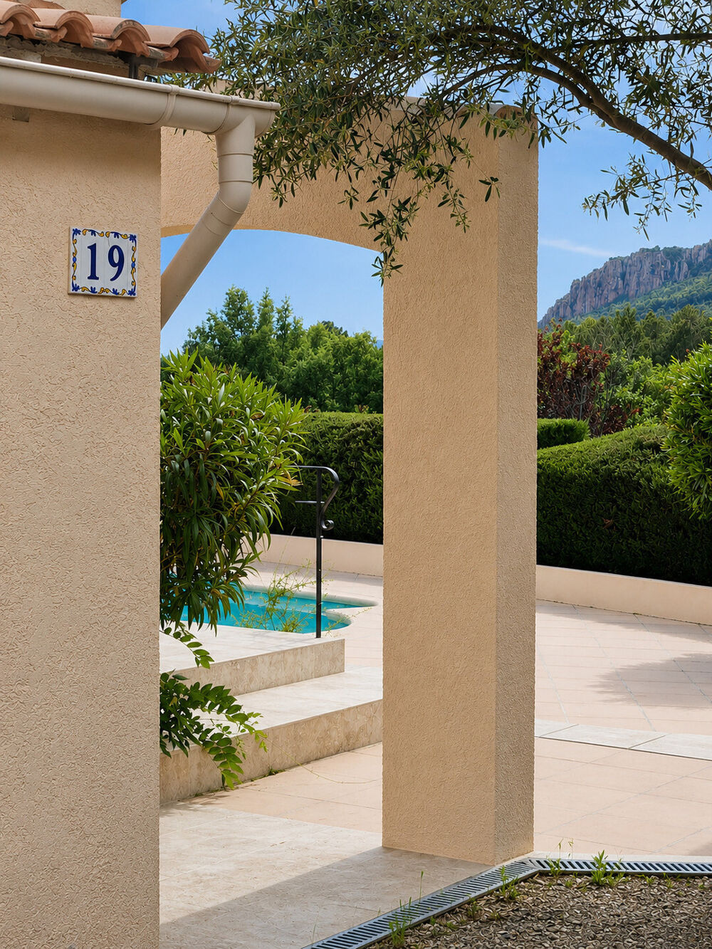 Vente Maison Vue panoramique et calme absolu pour cette villa rénovée avec piscine Bagnols-en-forêt