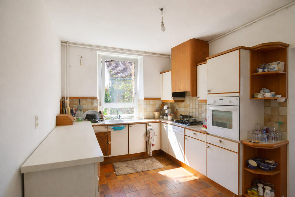 Grande maison 8 p. 218 m² + grange 140 m² sur 30 ares arborés