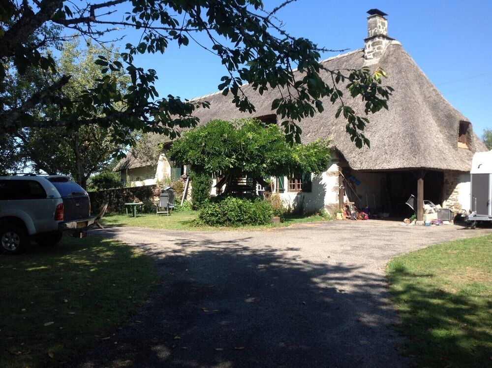 Vente Maison MAISON EN PIERRES , COUVERTE EN CHAUMES SUR 7265 M² DE TERRAIN Latronche