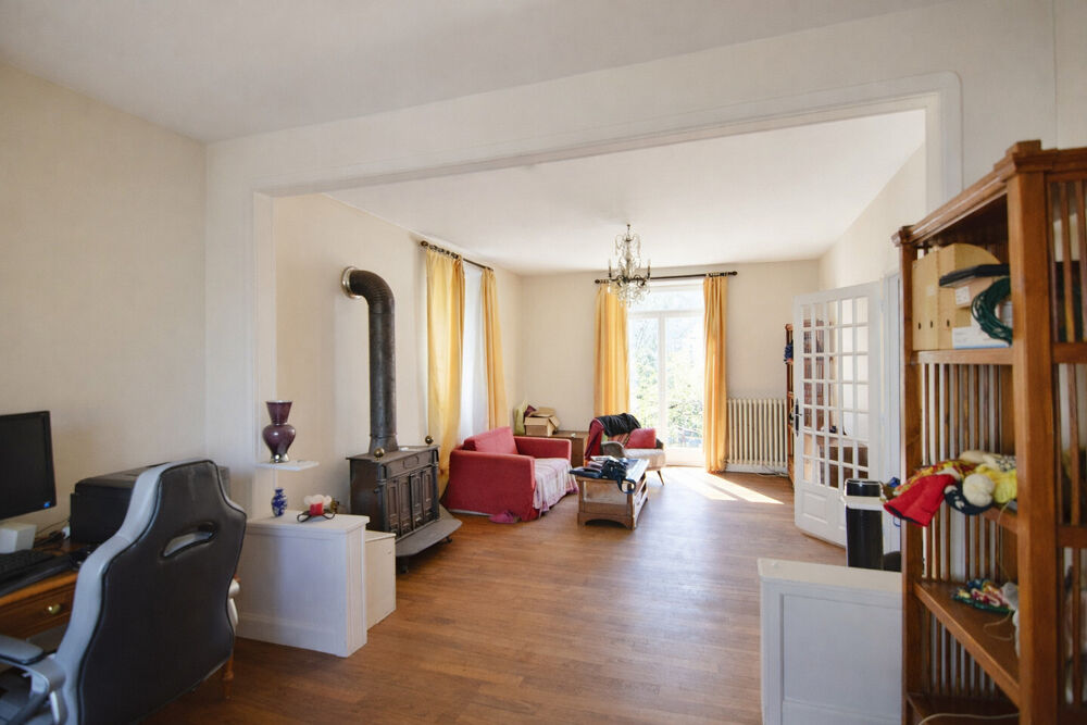 Grande maison 8 p. 218 m² + grange 140 m² sur 30 ares arborés