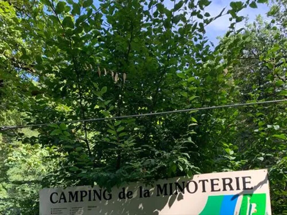   Camping De La Minoterie - (sans sanitaires) (MAX 4 adultes + 1 enfants) - SANS SANITAIRE Terrasse - place de parking en extrieu Limousin, Uzerche (19140)