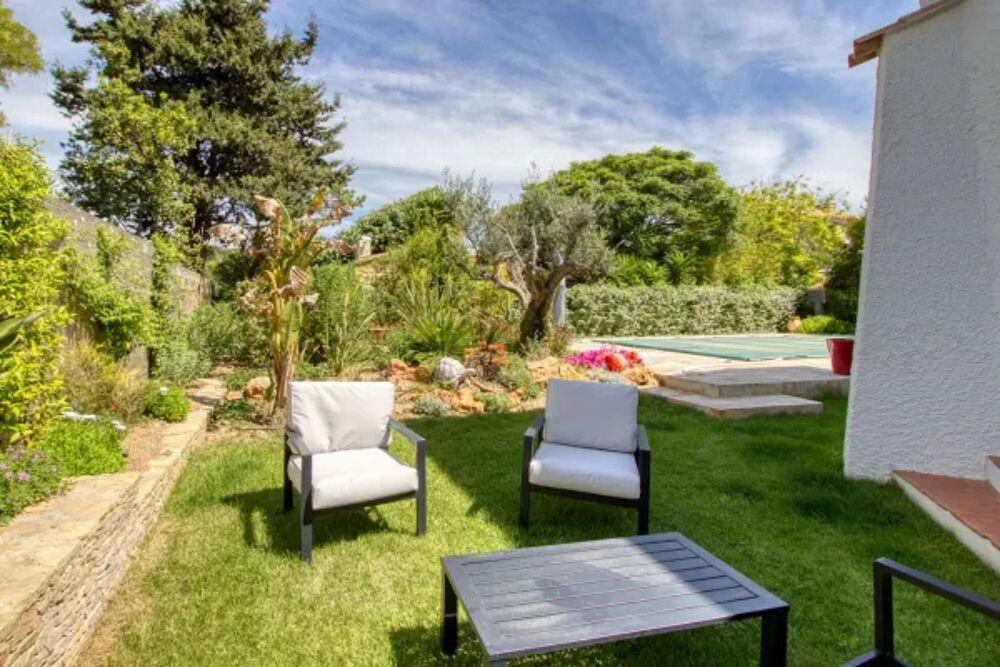   Elegante Maison Avec Terrasse, Jardin Et Piscine Piscine prive - Tlvision - Terrasse - Lave vaisselle - Lave linge Provence-Alpes-Cte d'Azur, Sanary-sur-Mer (83110)