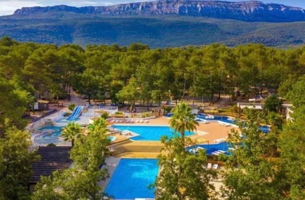   Joli bungalow pour 6 pers. avec piscine partage  Nans-les-Pins Piscine collective - Tlvision - Terrasse - place de parking e Provence-Alpes-Cte d'Azur, Nans-les-Pins (83860)