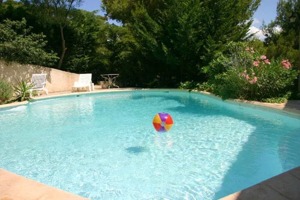   Villa spacieuse  2 km de la plage pour 8 pers. avec piscine  Hyres Piscine prive - Plage < 2 km - Tlvision - Terrasse - Vu Provence-Alpes-Cte d'Azur, Hyres (83400)