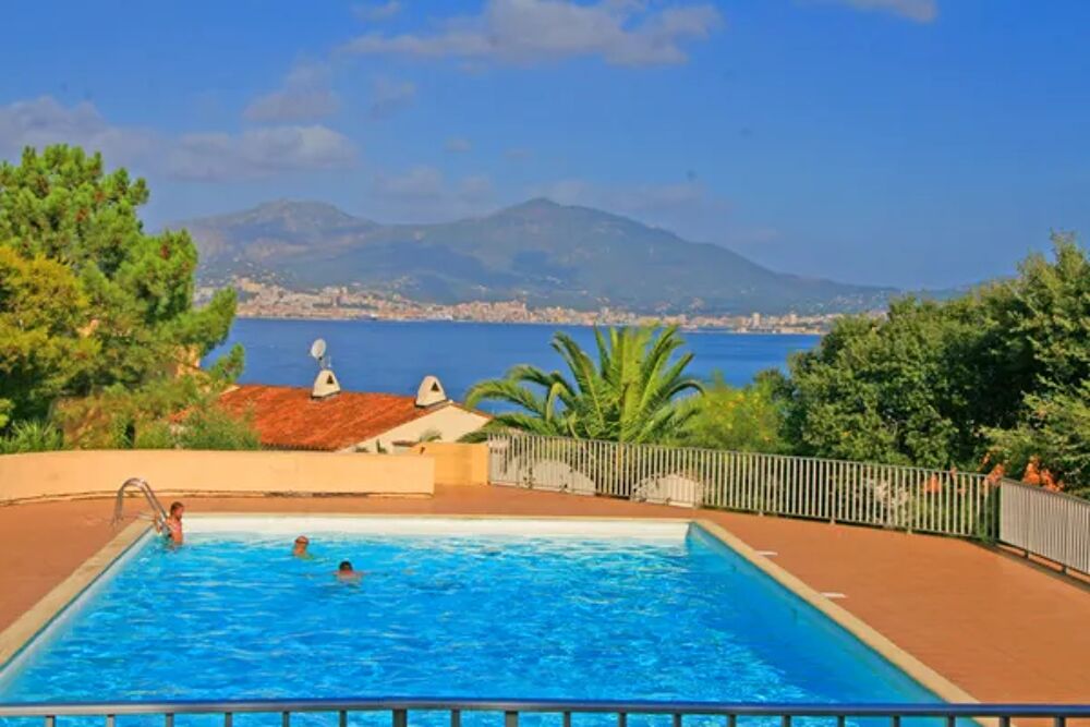   Appartement  800 m de la plage pour 6 pers. avec piscine partage Piscine collective - Plage < 1 km - Tlvision - Balcon - Vue Corse, Porticcio (20166)