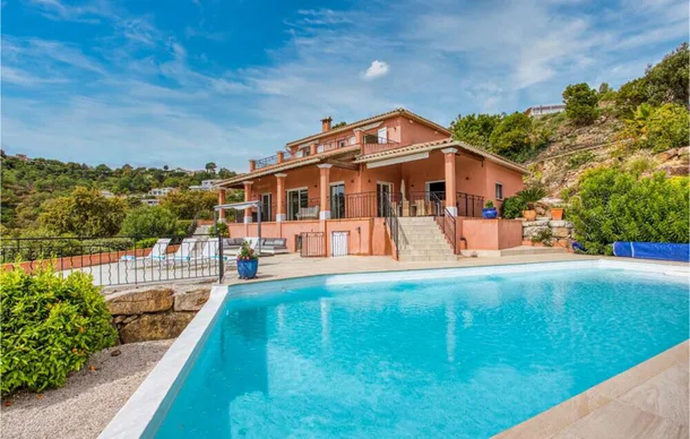   Amazing home in Les Adrets-de-l'Estre with Outdoor swimming pool, WiFi and 5 Bedrooms Piscine prive - Alimentation < 1.6 km - Provence-Alpes-Cte d'Azur, Les Adrets-de-l'Estrel (83600)