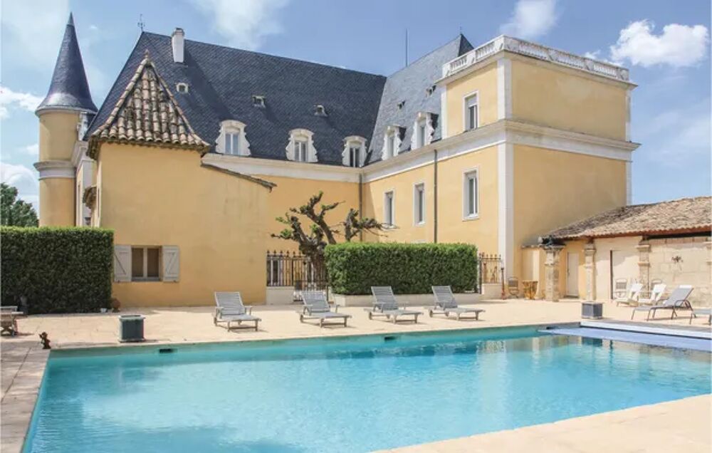   Amazing home in Pont Saint Esprit with 8 Bedrooms, Sauna and Outdoor swimming pool Piscine prive - Sauna - Alimentation < 500 m Languedoc-Roussillon, Pont-Saint-Esprit (30130)