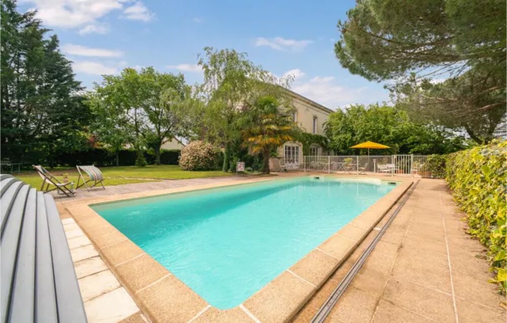   Beautiful home in Chtellerault with Outdoor swimming pool, WiFi and Heated swimming pool Piscine prive - Alimentation < 530 m Poitou-Charentes, Chtellerault (86100)