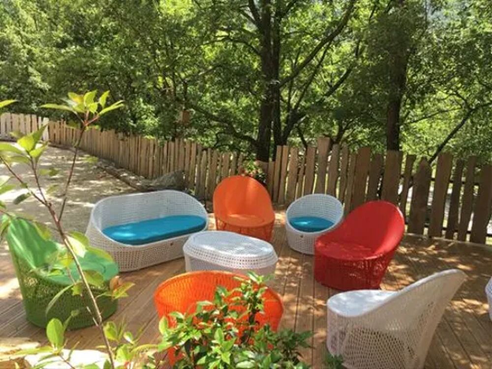   Camping Les Castors - Confort Piscine collective - Terrasse - place de parking en extrieur - Barbecue - Salon jardin Rhne-Alpes, Pierrelongue (26170)