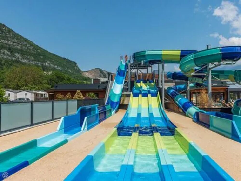   Camping L'Idal - COTTAGE (MAX 4 adultes + 1 enfants) Piscine couverte - Piscine collective - Bain  remous - Terrasse - place d Rhne-Alpes, Lathuile (74210)