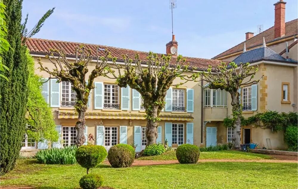   Awesome home in Charlieu with WiFi and 7 Bedrooms Alimentation < 150 m - Tlvision - Terrasse - place de parking en extrieur - Rhne-Alpes, Charlieu (42190)