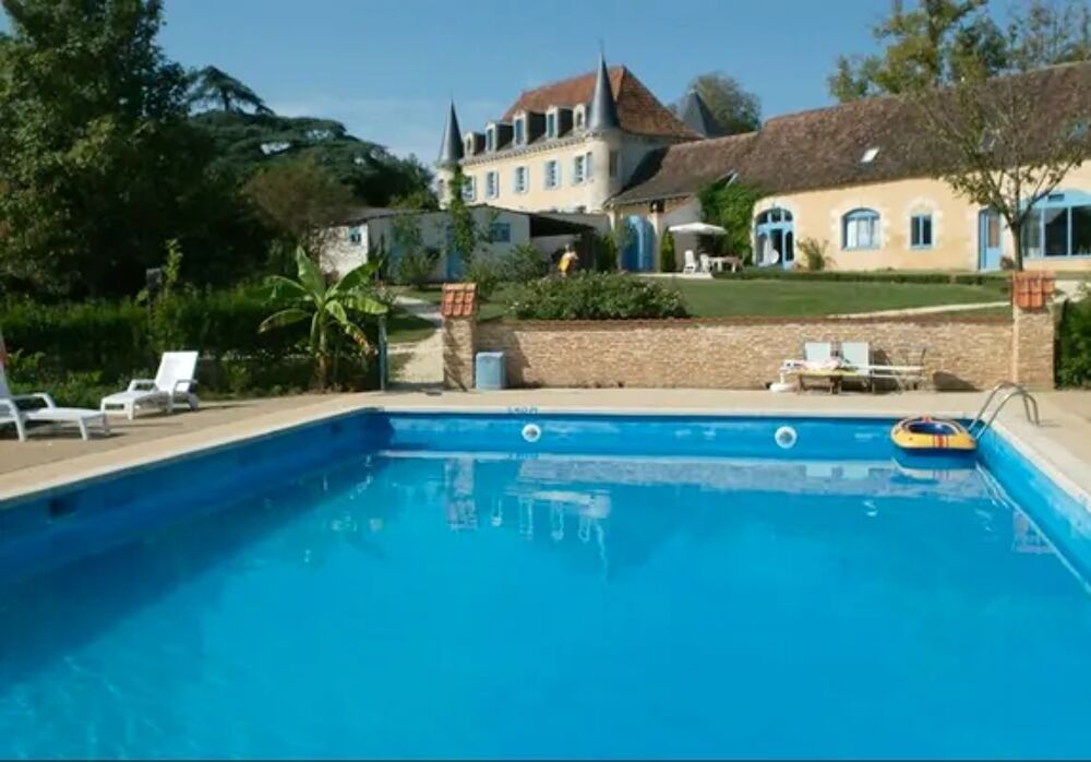   Maison pour 12 pers. avec piscine partage et terrasse  Queyssac Piscine collective - Terrasse - place de parking en extrieur Aquitaine, Queyssac (24140)