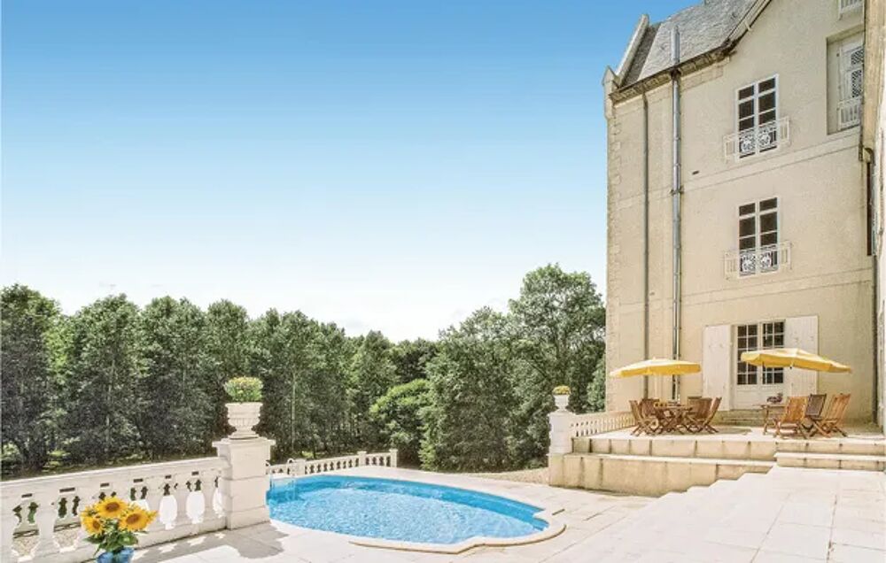   Beautiful home in Ardentes with 10 Bedrooms, Internet and Outdoor swimming pool Piscine prive - Alimentation < 2.5 km - Tlvis Centre, Ardentes (36120)