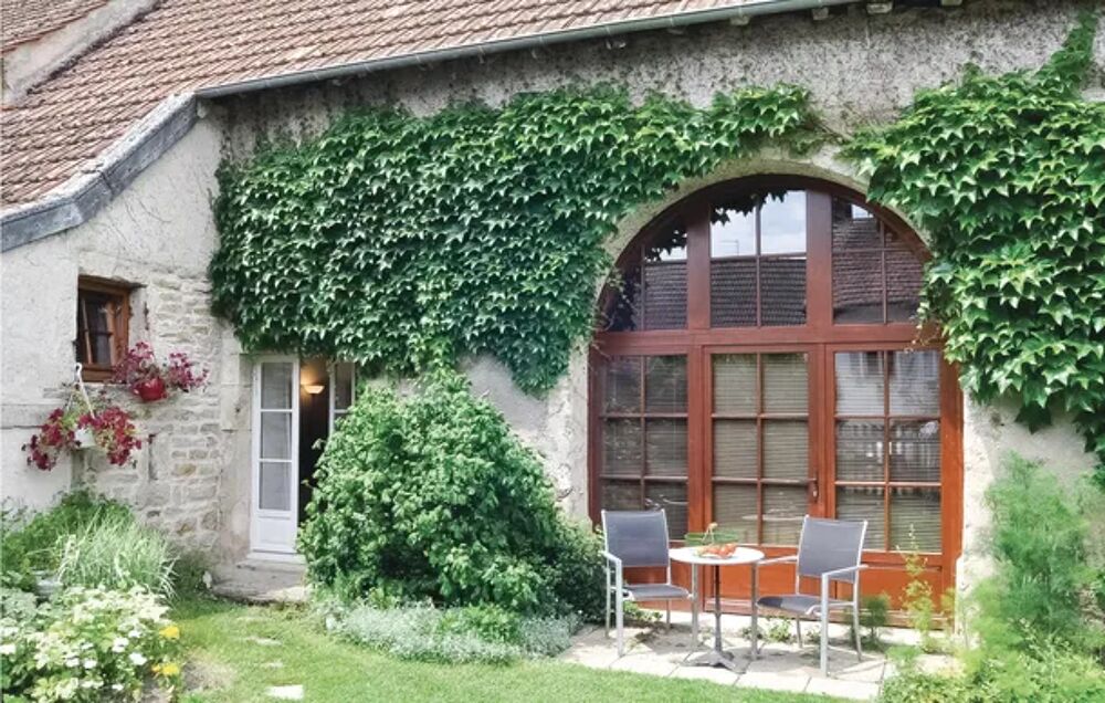   Stunning home in Molinot with WiFi Tlvision - Terrasse - place de parking en extrieur - Lave linge - Accs Internet Bourgogne, Molinot (21340)