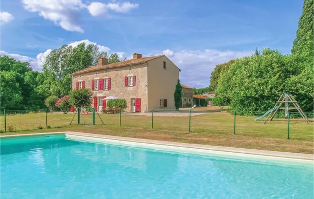   Stunning home in St Maixent de Beugn with 5 Bedrooms, WiFi and Private swimming pool Piscine prive - Tlvision - Terrasse - p Poitou-Charentes, Saint-Maixent-de-Beugn (79160)