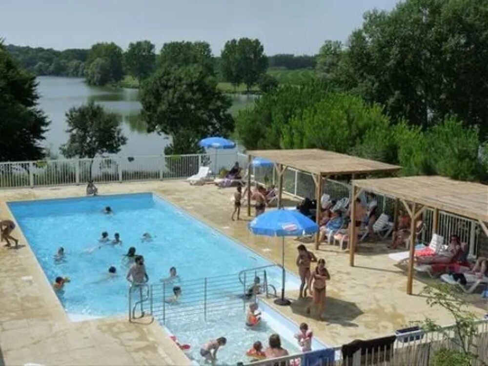   Camping Les Coteaux du Lac - Mini Wood Lodge 23m2 - 2ch terrasse couverte - SANS SANITAIRE Piscine collective - Terrasse - Salon Centre, Chemill-sur-Indrois (37460)