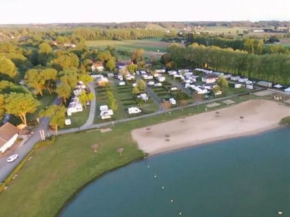   Camping Le Lac des Varennes - 27m (MAX 4 adultes + 2 enfants) Terrasse - place de parking en extrieur - Accs Internet - Salon Pays de la Loire, Maron (72340)