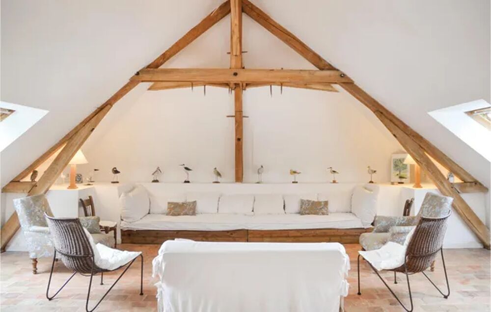   Stunning home in Luche Pringe with 5 Bedrooms Tlvision - Vue mer - place de parking en extrieur - Lave vaisselle - Lave linge Pays de la Loire, Luch-Pring (72800)