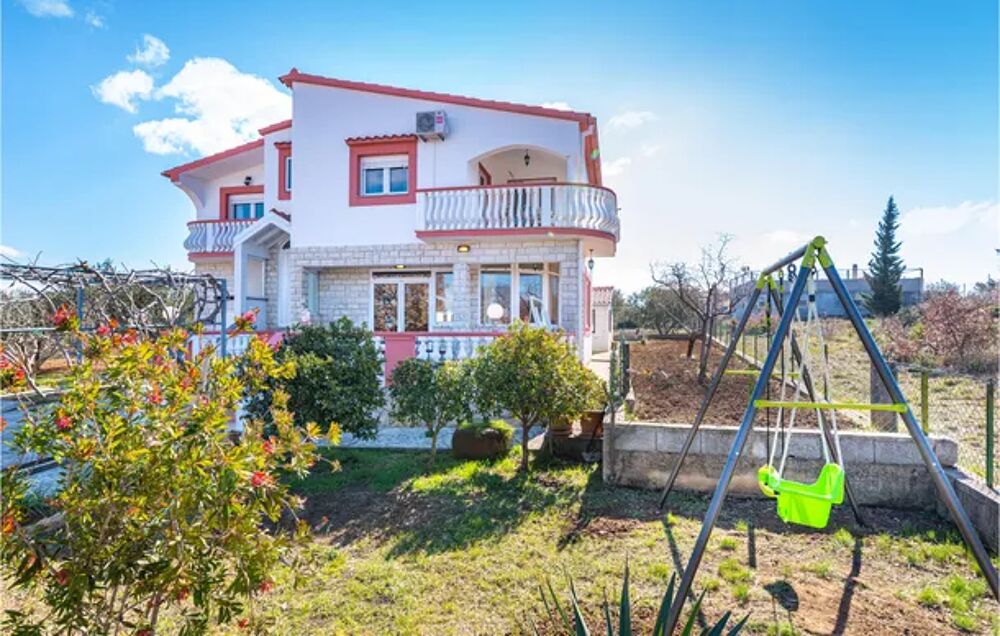   Stunning home in Debeljak with WiFi and 3 Bedrooms Plage < 4 km - Tlvision - Terrasse - place de parking en extrieur - Lave v Croatie, Debeljak