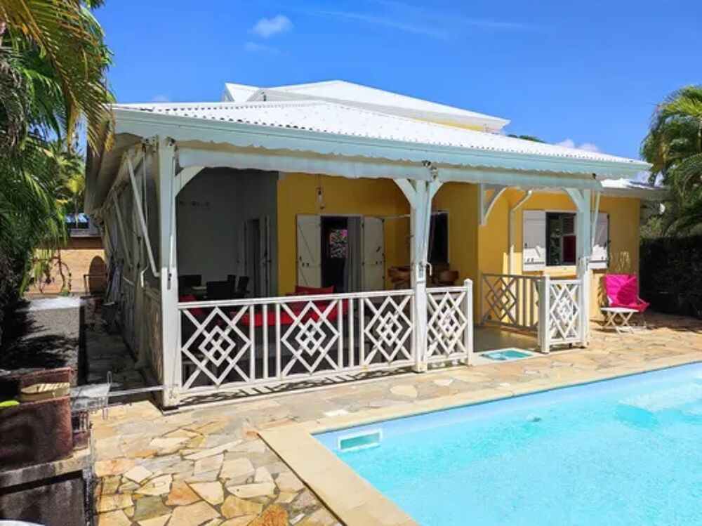    250 m de la plage ! Villa pour 6 pers. avec piscine et jardin Piscine prive - Plage < 500 m - Tlvision - Terrasse - place d DOM-TOM, Saint-Franois (97118)