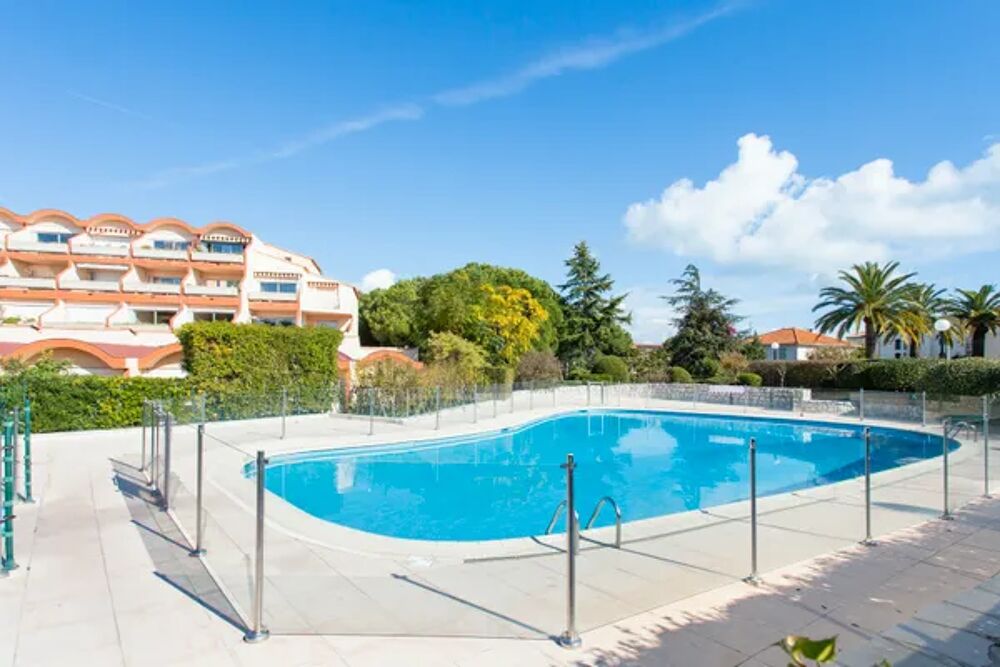    300 m de la plage ! Appartement pour 4 pers. avec piscine partage Piscine collective - Plage < 500 m - Tlvision - Terrasse Provence-Alpes-Cte d'Azur, Cap D Antibes (06160)