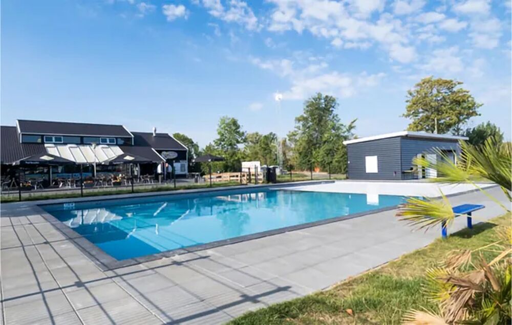   Beautiful home in Scherpenisse with Outdoor swimming pool, WiFi and 2 Bedrooms Piscine collective - Piscine prive - Plage < 200 France, Scherpenisse