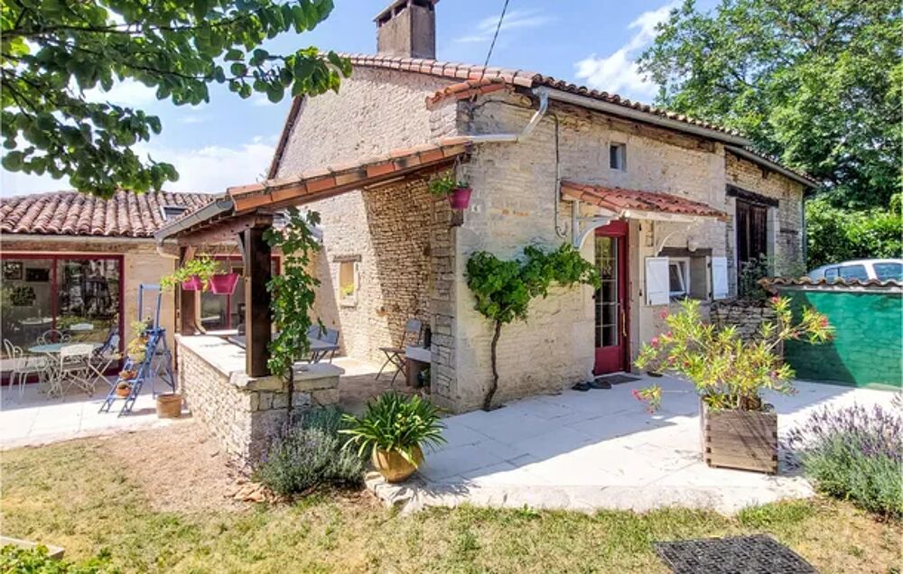   Awesome home in Voulme with 2 Bedrooms Alimentation < 740 m - Terrasse - place de parking en extrieur - Lave vaisselle - Barbe Poitou-Charentes, Voulme (86400)