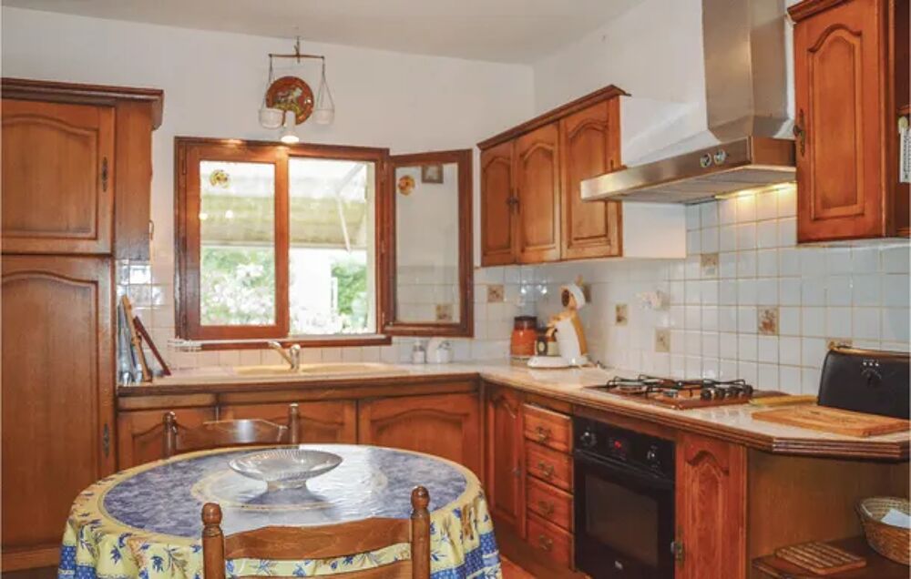   Beautiful home in Fontvieille with 2 Bedrooms, WiFi and Outdoor swimming pool Piscine collective - Alimentation < 1.5 km - Tlv Provence-Alpes-Cte d'Azur, Fontvieille (13990)