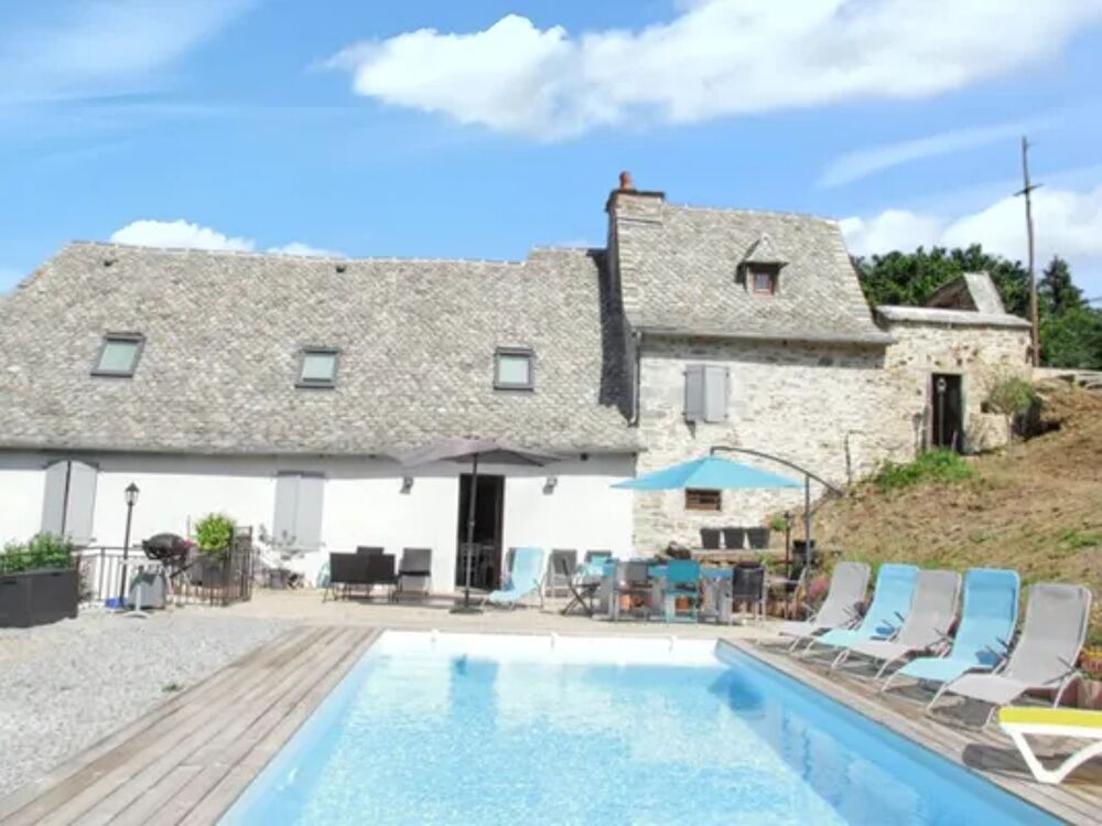   Villa pour 12 pers. avec piscine, jardin et terrasse  Vieillevie Piscine prive - Tlvision - Terrasse - Vue montagne - place Auvergne, Vieillevie (15120)