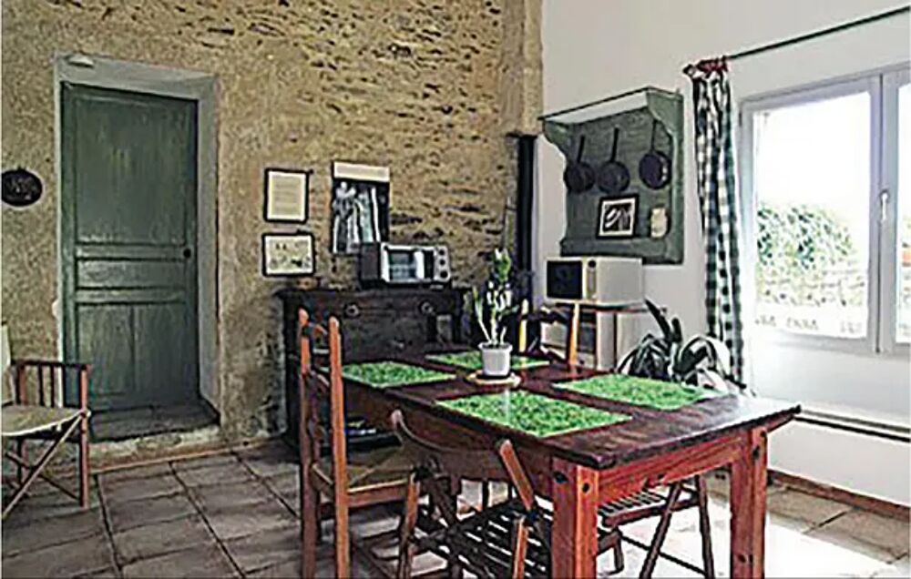   Amazing home in St Jean des Mauvrets with 2 Bedrooms Alimentation < 2 km - Tlvision - Terrasse - Lave linge - Barbecue Pays de la Loire, Saint-Jean-des-Mauvrets (49320)