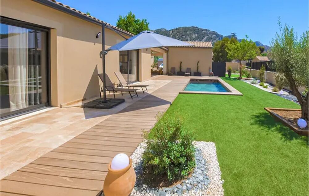   Stunning home in Robion with Outdoor swimming pool, WiFi and Private swimming pool Piscine prive - Alimentation < 300 m - Tlv Provence-Alpes-Cte d'Azur, Robion (84440)