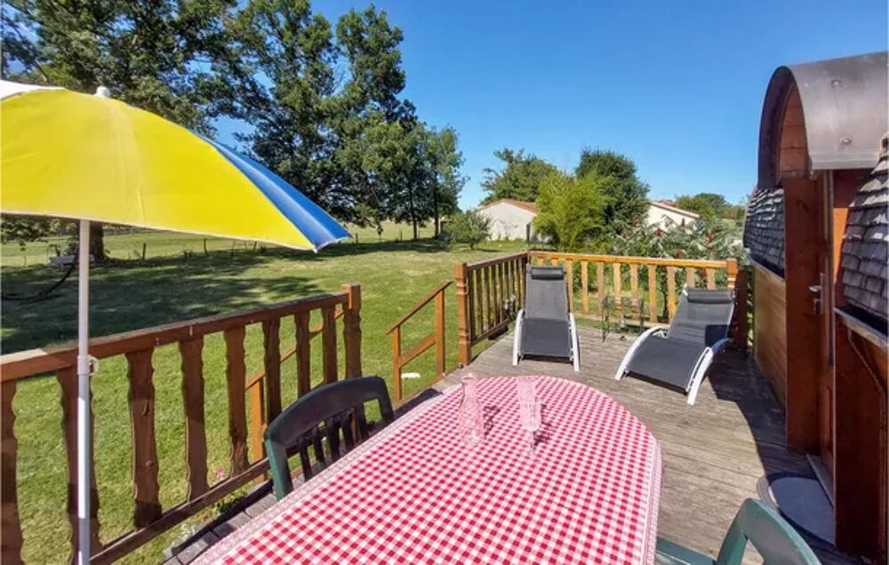   Beautiful caravan in Pouilly-Sous-Charlieu with Outdoor swimming pool and 1 Bedrooms Piscine collective - Alimentation < 2.6 km Rhne-Alpes, Pouilly-sous-Charlieu (42720)