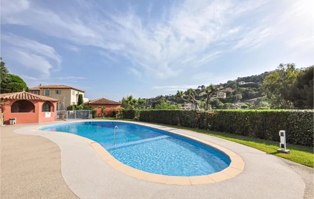   Awesome home in Les Issambres with Outdoor swimming pool, WiFi and 3 Bedrooms Piscine collective - Plage < 2.5 km - Alimentation Provence-Alpes-Cte d'Azur, Les Issambres (83380)
