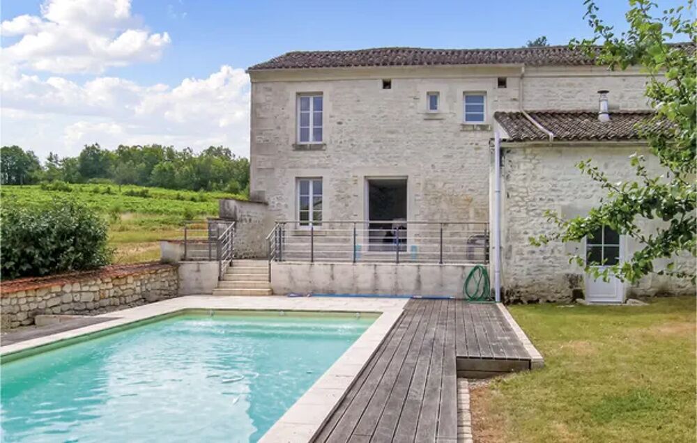   Stunning home in Champmillon with 4 Bedrooms, WiFi and Outdoor swimming pool Piscine prive - Tlvision - Terrasse - place de p Poitou-Charentes, Champmillon (16290)