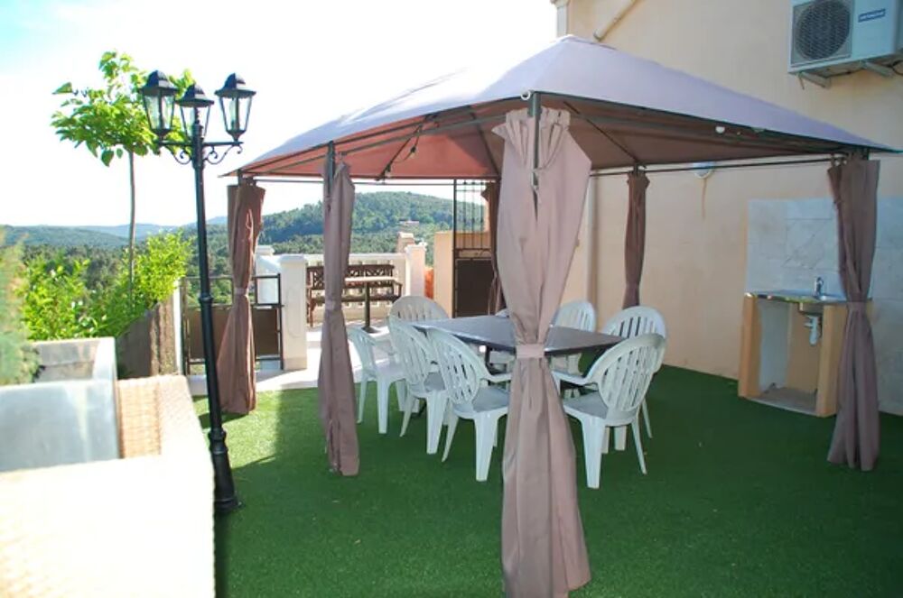   Villa pour 6 pers. avec piscine, jardin et terrasse  Callas Piscine prive - Tlvision - Terrasse - Vue montagne - place de pa Provence-Alpes-Cte d'Azur, Callas (83830)