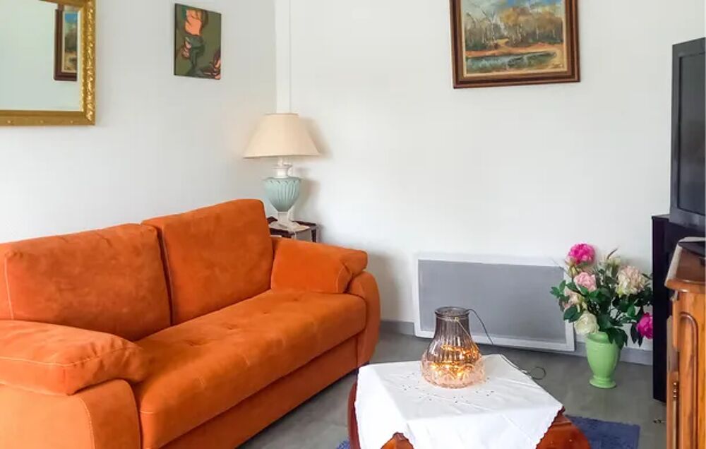   Amazing home in Selles-Saint-Denis with WiFi and 2 Bedrooms Alimentation < 1 km - Tlvision - Terrasse - Vue exceptionnelle - p Centre, Selles-Saint-Denis (41300)