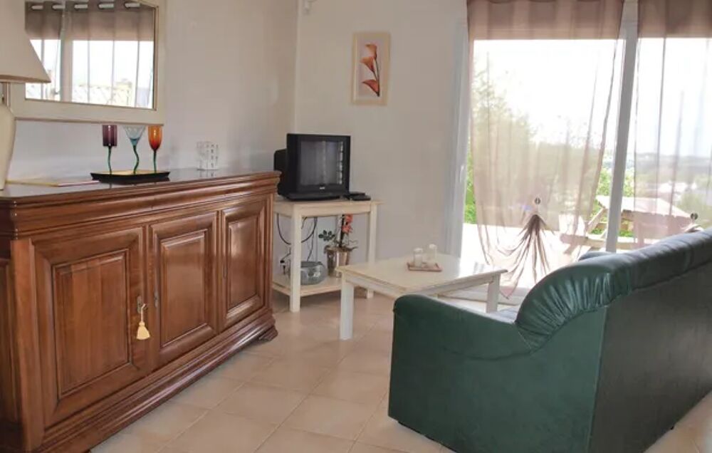   Awesome home in Plestin les Greves with 2 Bedrooms and WiFi Plage < 3 km - Alimentation < 500 m - Tlvision - Terrasse - place Bretagne, Plestin-les-Grves (22310)