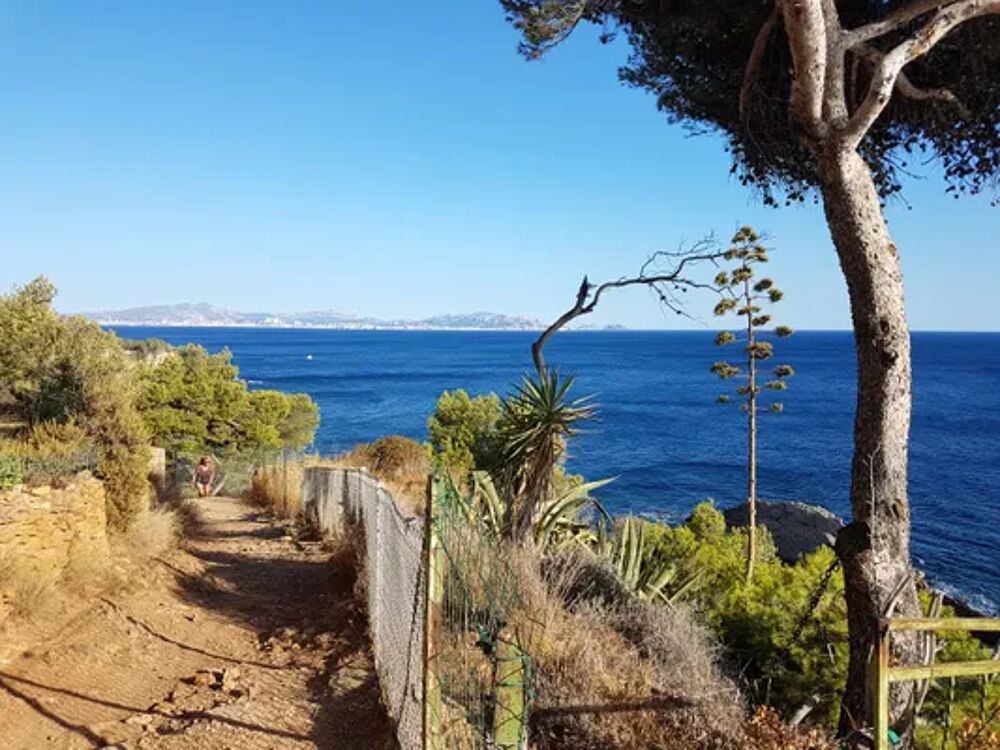   Villa  500 m de la plage pour 12 pers. avec piscine et vue sur la mer Piscine prive - Plage < 500 m - Tlvision - Terrasse - Provence-Alpes-Cte d'Azur, Sausset-les-Pins (13960)