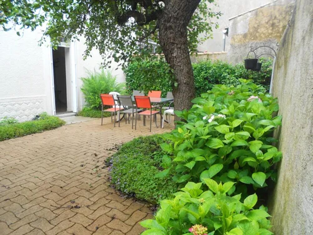   Maison exceptionnelle pour 6 pers. avec jardin et terrasse  Airvault Tlvision - Terrasse - place de parking en extrieur - La Poitou-Charentes, Airvault (79600)