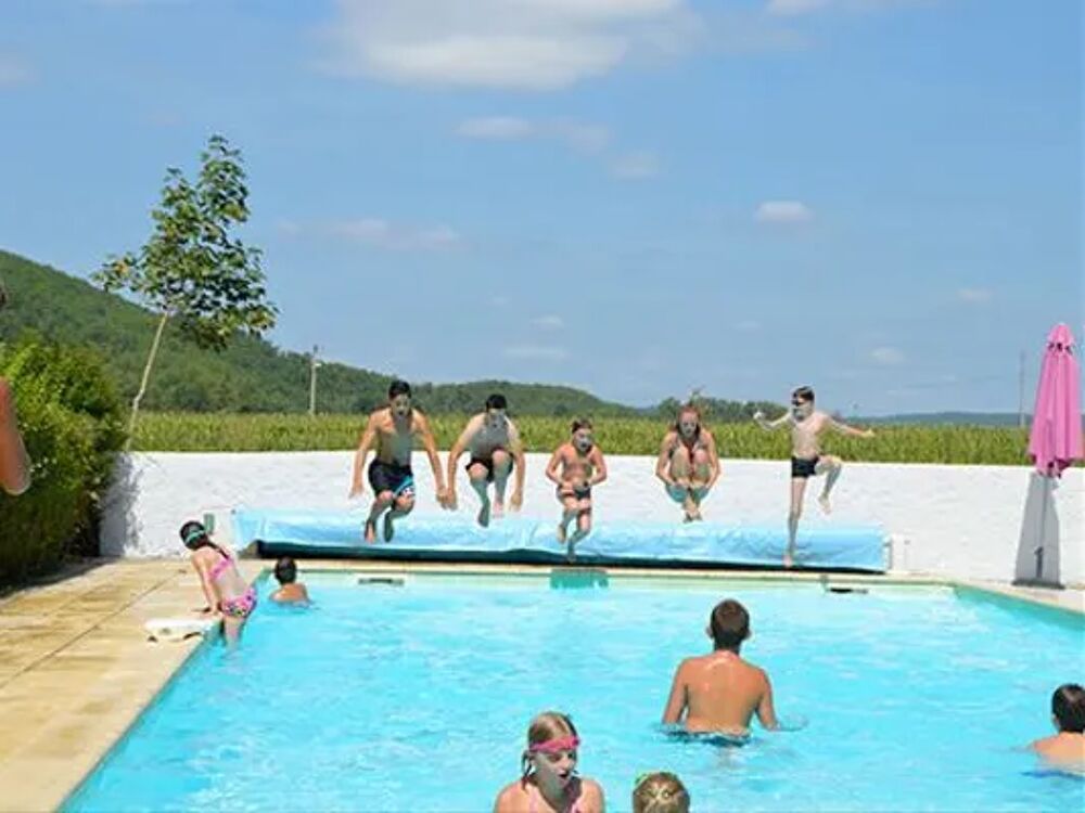   Camping Les Vignes - avec marches Piscine collective - Terrasse - place de parking en extrieur - Accs Internet - Barbecue Midi-Pyrnes, Puy-l'vque (46700)