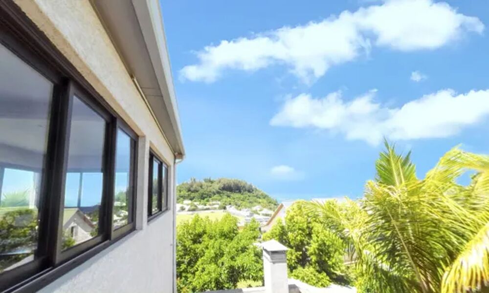   Appartement  3 km de la plage pour 6 pers. avec jardin  Petite le Plage < 3 km - Tlvision - Balcon - Vue montagne - Vue mer DOM-TOM, Petite-le (97429)